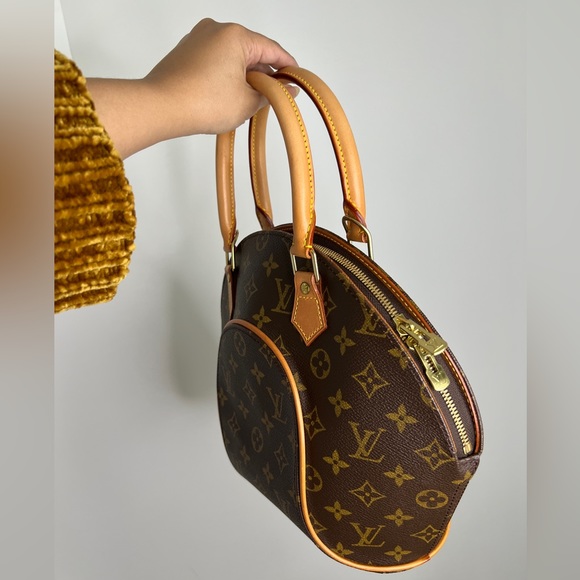 SOLD ♥️ LV Ellipse MM - Picture 3 of 5
